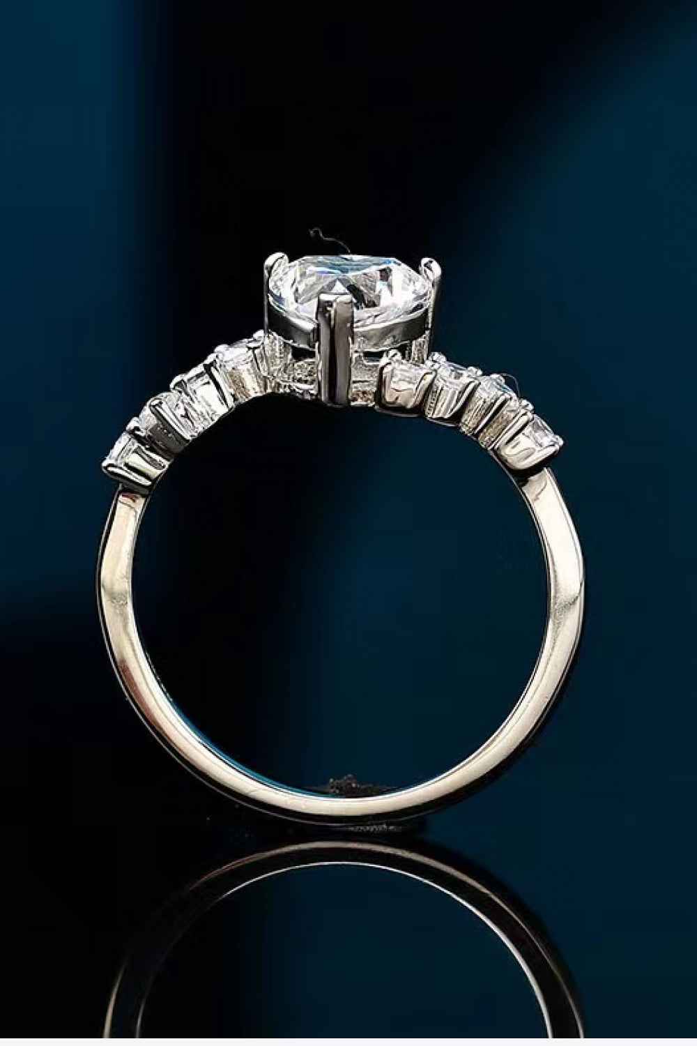 Elegant Heart Ring – 1 Carat Shine