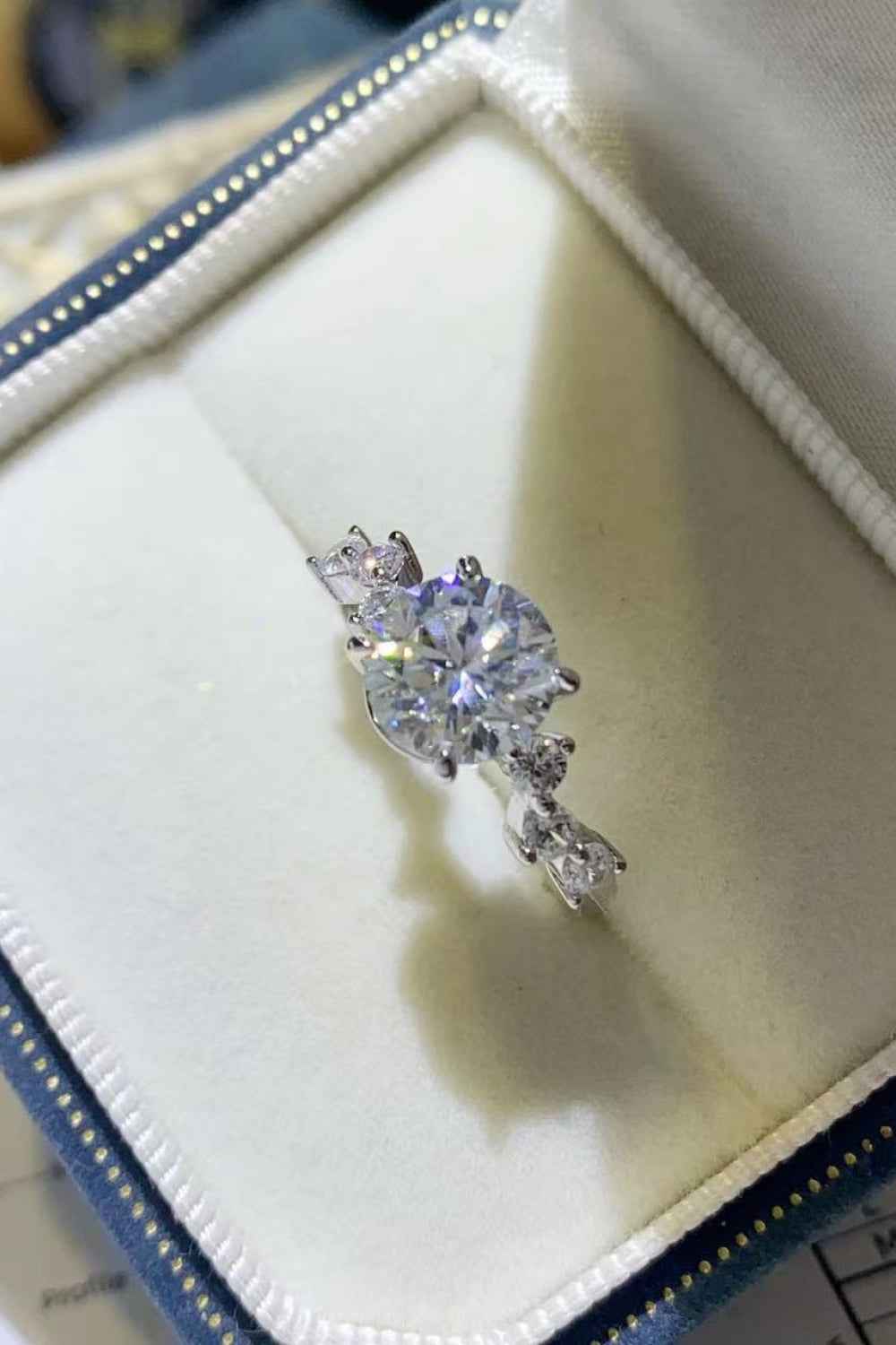 2 Carat Moissanite Ring – Timeless Sparkle