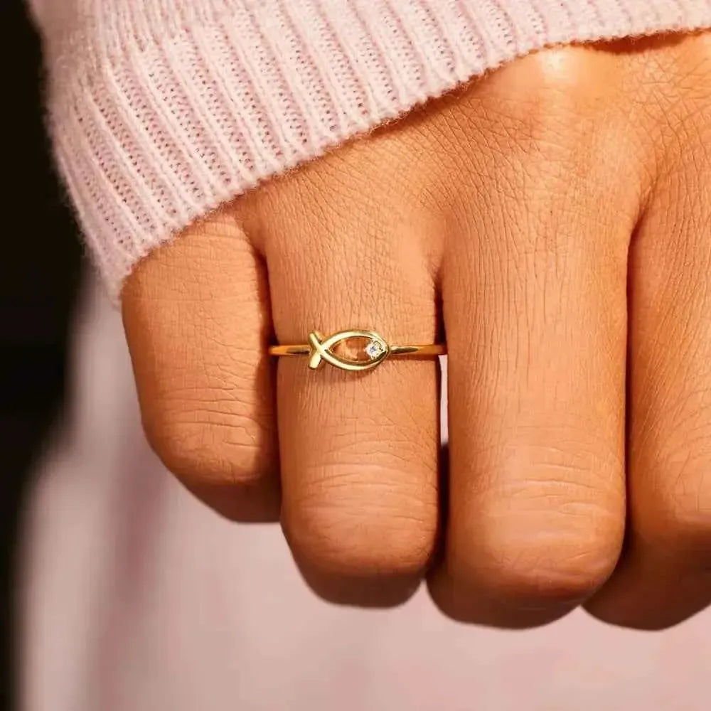 Zircon Fish Ring – 925 Silver Elegance