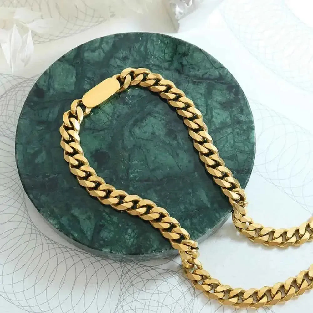 Sleek 18K Gold Chain Necklace