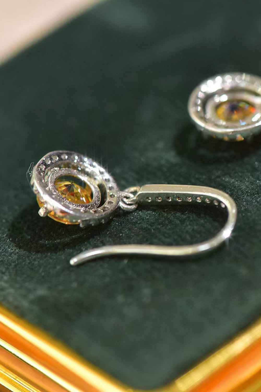 Drop-Dead Dazzling: 2 Carat Sparkle