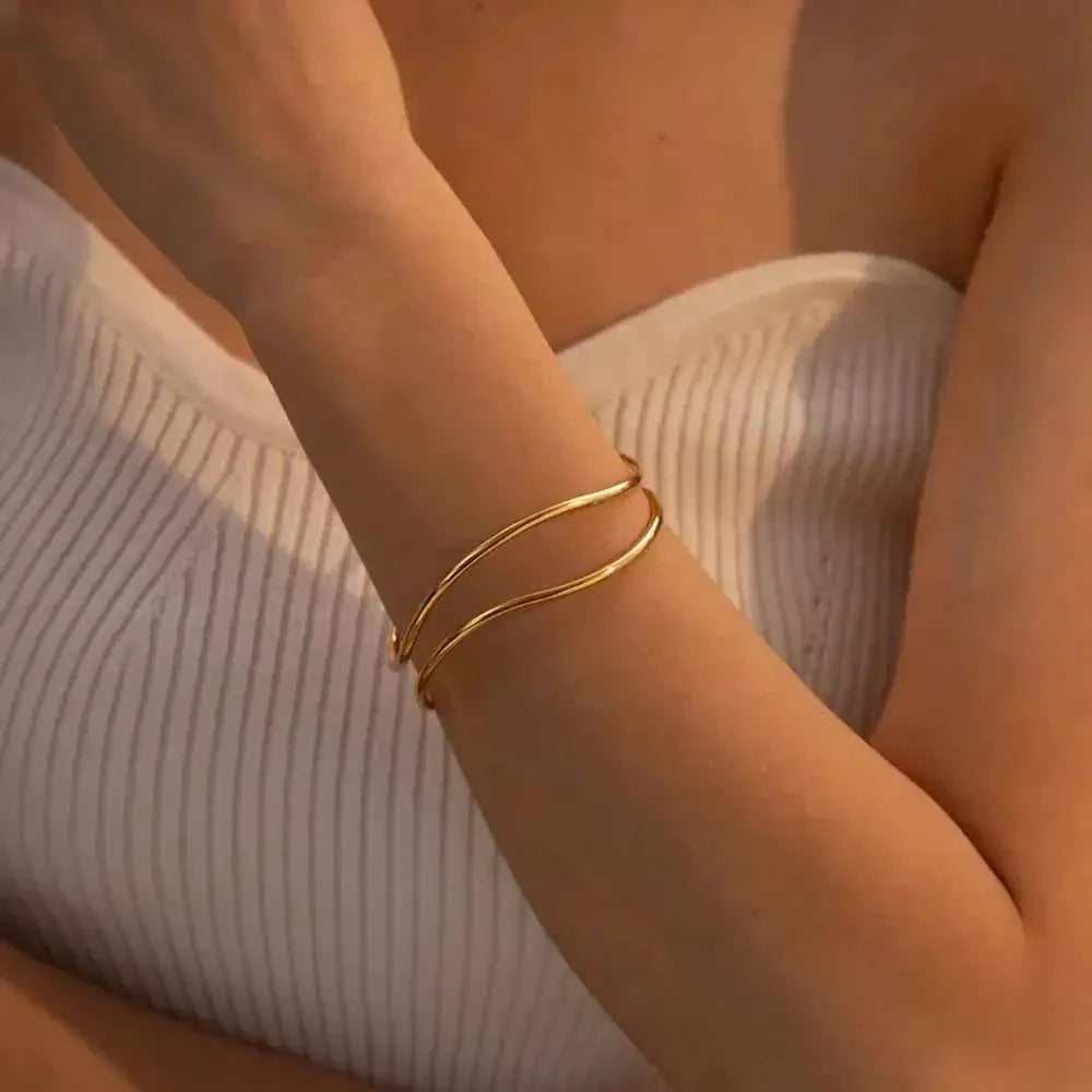 Chic Polished Steel Minimalist Bangle