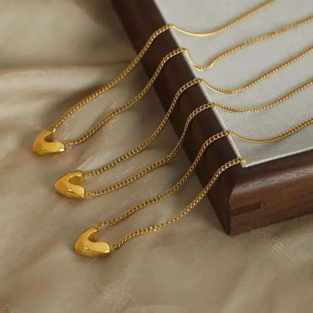 Sleek Heart Pendant Gold Necklace