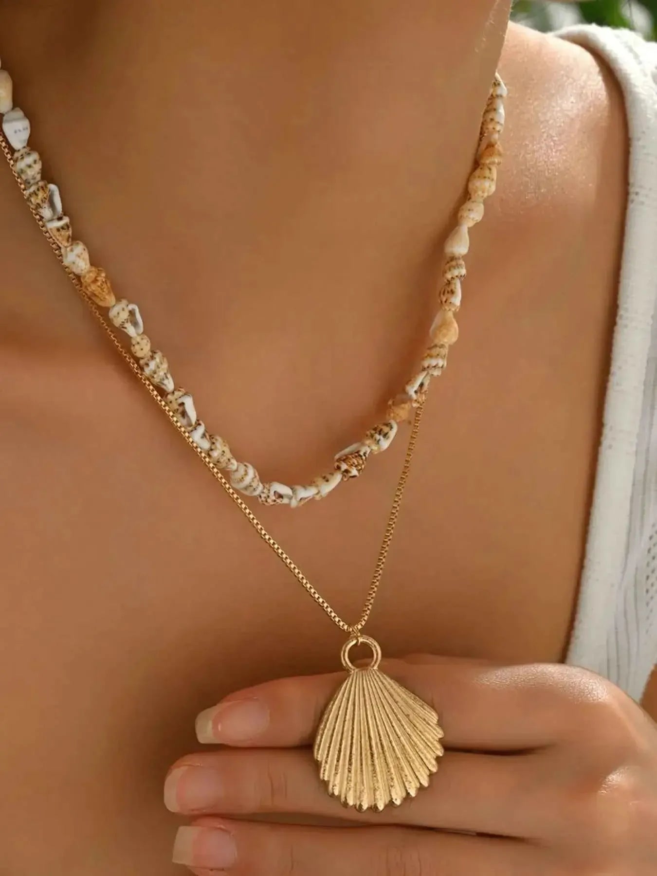 Shell Elegance – Layered 18K Gold Shell Pendant Necklace
